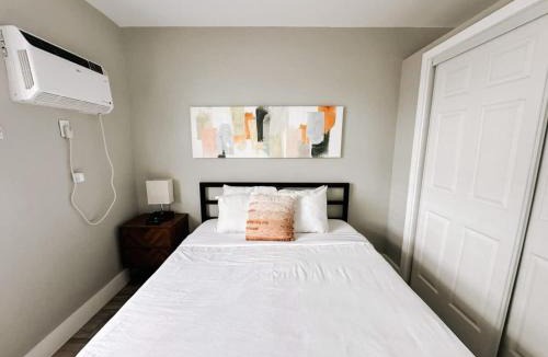 Poinciana Park Apartment | Rustic Retreats Modern 1BR for 4 guests in the heart of Fort Lauderdale