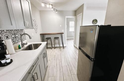 Poinciana Park Apartment | Rustic Retreats Modern 1BR for 4 guests in the heart of Fort Lauderdale
