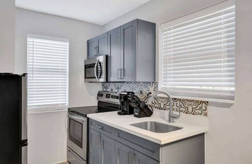 Poinciana Park Apartment | Rustic Retreats Beachy 1BR in Fort Lauderdale
