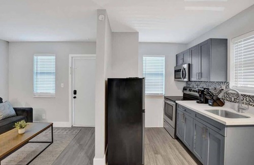 Poinciana Park Apartment | Rustic Retreats Beachy 1BR in Fort Lauderdale