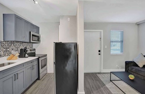 Poinciana Park Apartment | Rustic Retreats 1BR For 2 Guests in FL