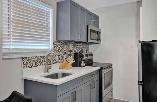 Poinciana Park Apartment | Rustic Retreats 1BR For 2 Guests in FL