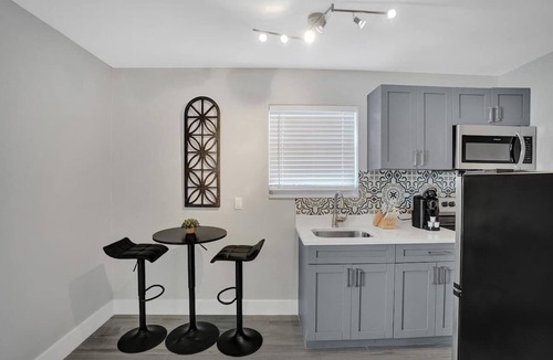 Poinciana Park Apartment | Rustic Retreats 1BR For 2 Guests in FL