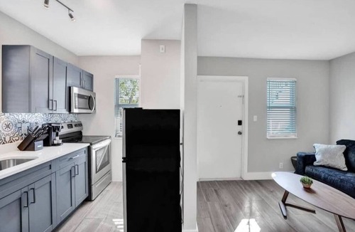 Poinciana Park Apartment | Rustic Retreats 1BR minutes from Las Olas