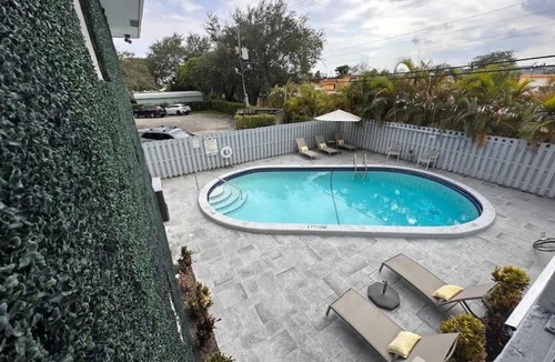 Poinciana Park Apartment | Rustic Retreats 1BR minutes from Las Olas