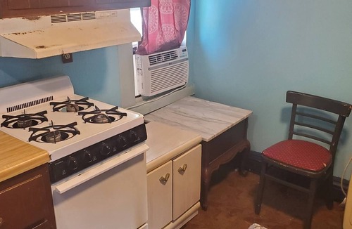 Wildwood Apartment | Rustic1BRPet&420 Friendly2.5blocksToBoardsSeptSpecialsProm&SeniorWks22Under25ok