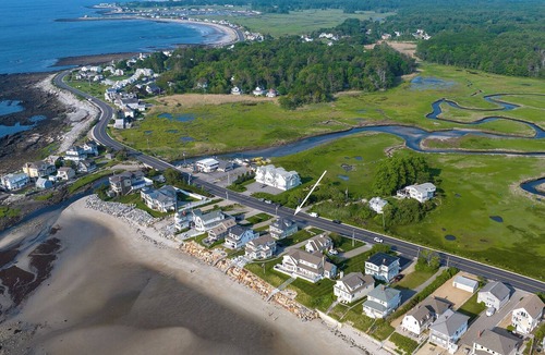 Rye Apartment | Rye Beach 1-Bedroom Condo | Private Beach Access & Walk to Petey’s Seafood