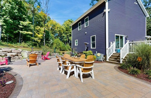 Town of Lloyd Apartment | S'mores Studio Hideaway