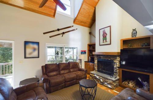 Edray House | S Westridge View Cabin with Hot Tub & Ski-Shuttle