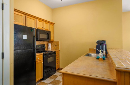Edray Condo | S100-102 | Heated Garage Parking| Sleeps 12