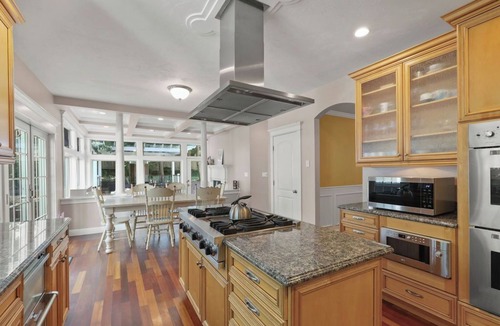 Sagamore Beach House | Sagamore Manor ~ Pool ~ Hot Tub ~ 5 Minutes to Beach!