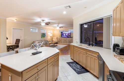 Jog Road House | Sailfish Cove –Tropical Escape Minutes from Delray