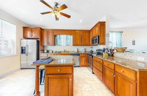 Ocean City House | Saint Louis Ave townhouse central AC & private washer/dryer - near the ocean