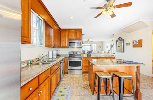 Ocean City House | Saint Louis Ave townhouse central AC & private washer/dryer - near the ocean