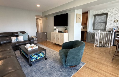 South End Condo | Salty Dog: South End Sunsets - Dog Friendly 2 short blocks to 42nd Street beach