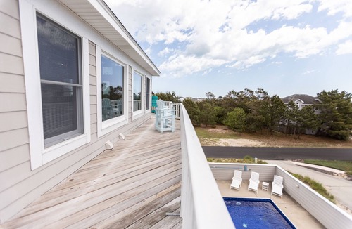 Monteray Shores House | Salty Paws. Pet Friendly. Minutes to Beach. Horizon Ocean Views.