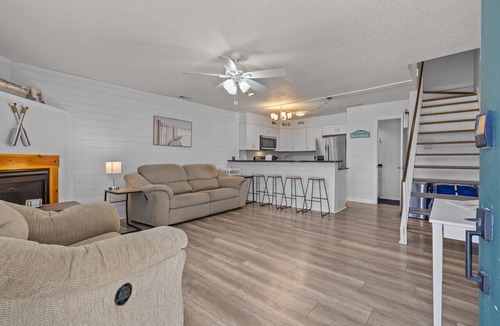 Northeast Virginia Beach Condo | Salty Vibe-Resort Area-Virginia Beach