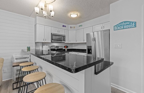 Northeast Virginia Beach Condo | Salty Vibe-Resort Area-Virginia Beach