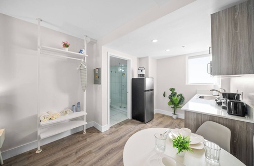 Mid Beach Hotel | Samantha Apartments by Lowkl