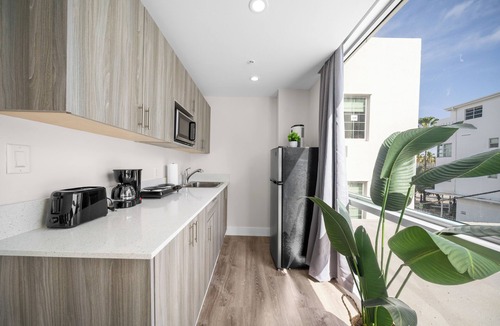 Mid Beach Hotel | Samantha Apartments by Lowkl