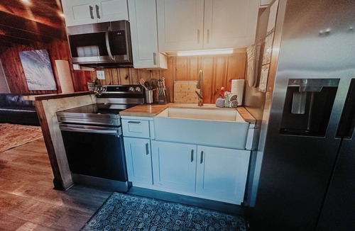 Colington Cottage | Sand Life - Pelican's Southern Nest! - Pet Friendly!