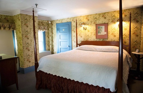 Oxford Hotel | Sandaway Suites & Beach Boutique Hotel, Private Beach, Walk to Dining & Shops!