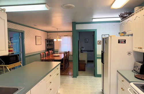 Deep Hole House | Sanderling - Spacious 4BR home with fenced in back yard & dog friendly.