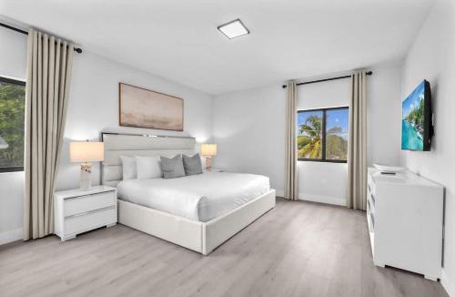 West Little Havana House | Sandra's Place - Family - Entire 8BR-6BA