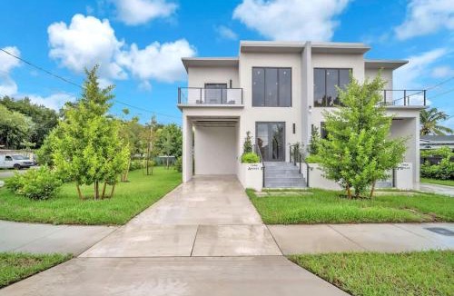 West Little Havana House | Sandra's Place - Family - Entire 8BR-6BA