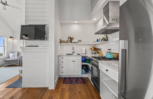 Wellfleet House | Sandy beach cottage on Wellfleet Bay