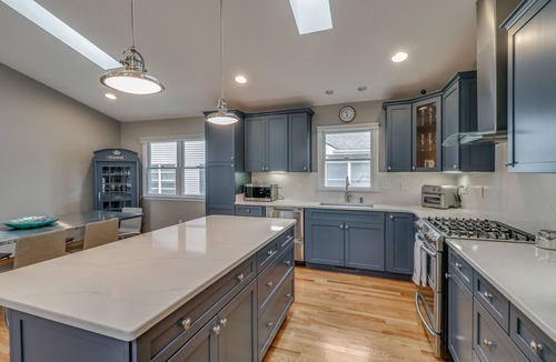 Country Club Estates House | Sandy feet retreat.three blocks to beach!