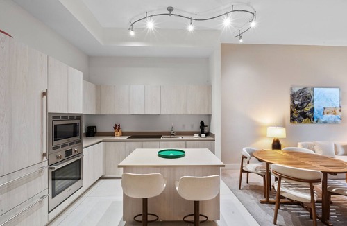 Hollywood South Central Beach Condo | Sandy Shores: A Stylish Oceanfront Apartment - 25 min to MAJOR INTERNATIONAL SPORTING EVENT!