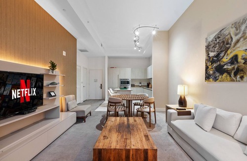 Hollywood South Central Beach Condo | Sandy Shores: A Stylish Oceanfront Apartment - 25 min to MAJOR INTERNATIONAL SPORTING EVENT!