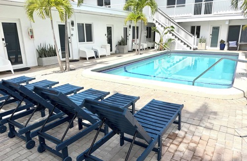 Lauderdale-by-the-Sea Apartment | Sapphire by the Sea Unit 5 King Studio King Bed, walk to the beach
