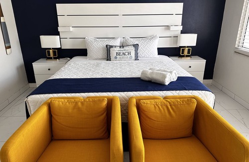 Lauderdale-by-the-Sea Hotel | Sapphire by the Sea Unit 10 - King Pool View Suite, kitchen, pool view, sleeps 2