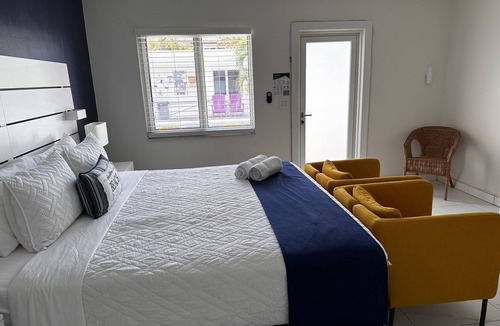 Lauderdale-by-the-Sea Hotel | Sapphire by the Sea Unit 10 - King Pool View Suite, kitchen, pool view, sleeps 2