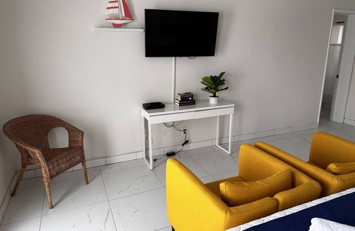 Lauderdale-by-the-Sea Hotel | Sapphire by the Sea Unit 10 - King Pool View Suite, kitchen, pool view, sleeps 2
