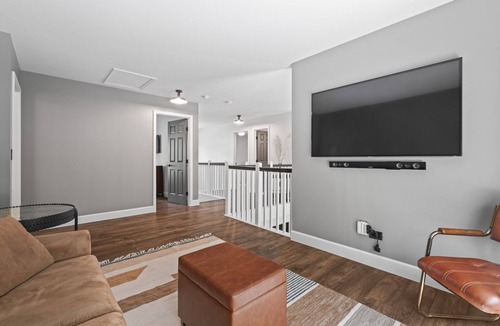 Gansevoort House | Saratoga Springs/Lake George/Pool/Hot Tub/Families