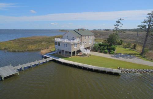 Powells Point House | Sawyers Lodge - Historic Soundfront Home, Pool, Hot Tub, Boat Launch, Kayaks, Pets OK, Flex Stays