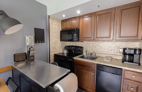 Snowshoe Condo | SC 1110: Dazzling & cozy studio. Perfect summer retreat w/pool!