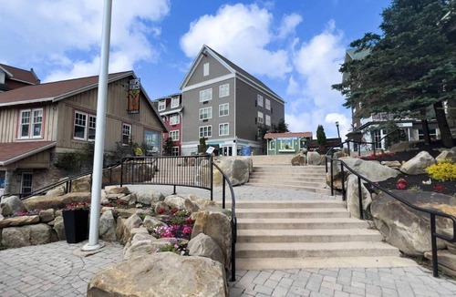 Snowshoe Condo | SC 1110: Dazzling & cozy studio. Perfect summer retreat w/pool!