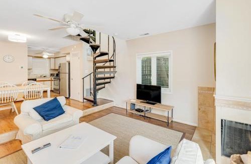 Country Club Estates House | Scarborough Village - 245 Country Club Dr, Unit #608