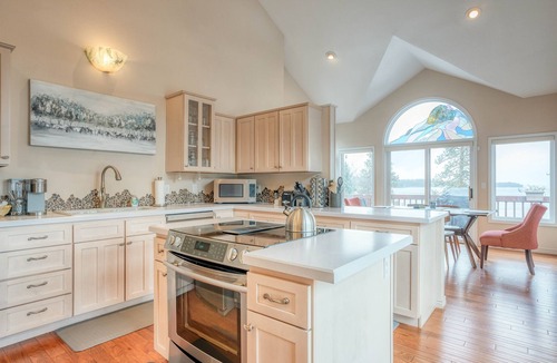 Lakeside House | Scenic Home on Flathead Lake by Blacktail Ski MTN