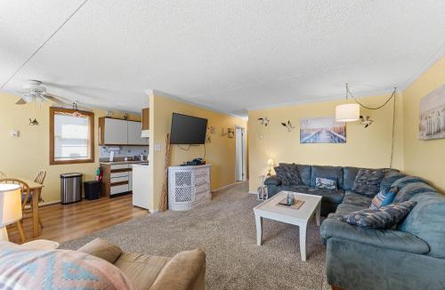 Anglesea Apartment | Scenic North Wildwood Condo with Inlet Views and Beach Nearby