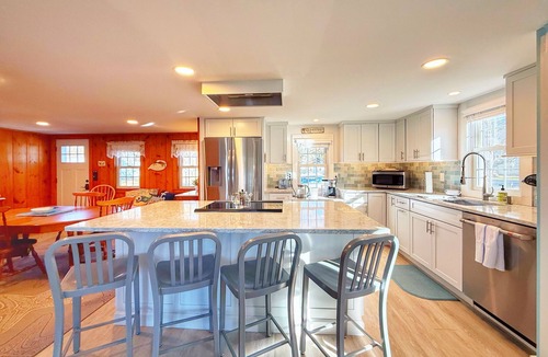 West Yarmouth Cottage | Sea And Be - Cape Cod Cottage