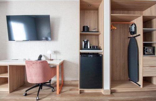 East Fort Lauderdale Hotel | Sea Glass Beach Place, Trademark Collection by Wyndham