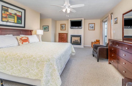 Croatan Beach House | Sea La Vie! Large and updated within walking dista
