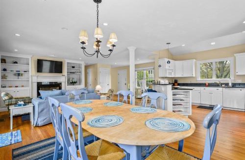 South Chatham House | Sea Mist Cottage by the sea w/central AC views