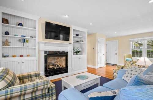South Chatham House | Sea Mist Cottage by the sea w/central AC views