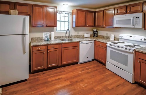 Mashpee Apartment | Sea Mist Resort - 2 Bedroom